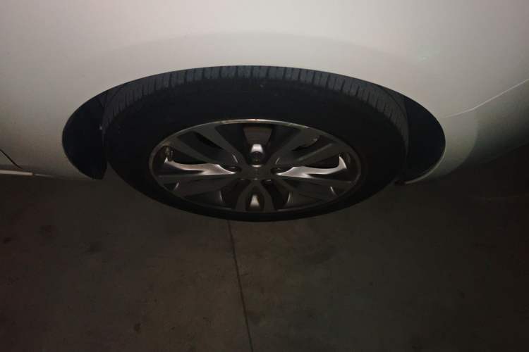 Used Buick GT 2021 Revised Version 1.3T Automatic Mild Hybrid Elite Edition Right Front Wheel Hub