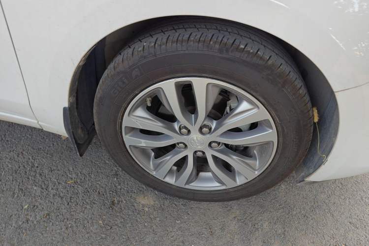 Used Buick GT 2021 1.3T Automatic Mild Hybrid Elite Version Right Front Wheel Hub