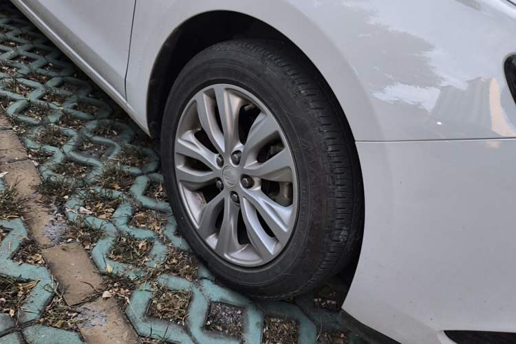 Used Buick GT 2021 Revised Version Flagship 1.5L Automatic Elite Edition Right Front Wheel Hub