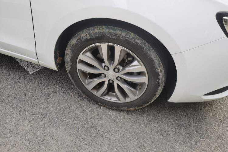 Used Buick GT 2021 1.3T Automatic Mild Hybrid Elite Version Right Front Wheel Hub