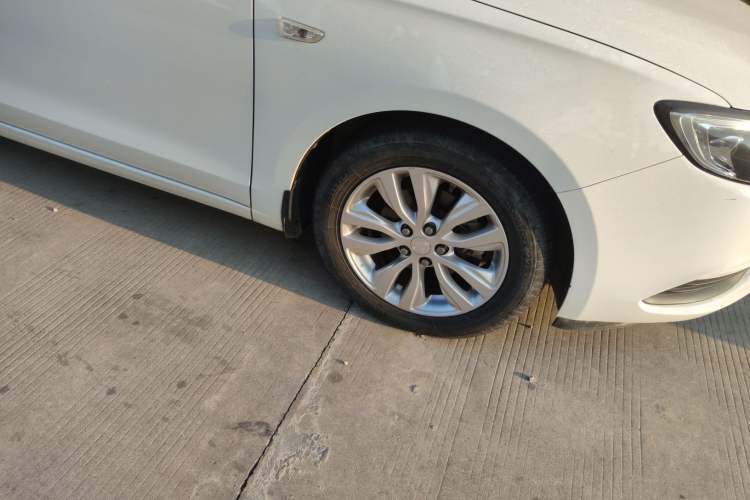Used Buick GT 2021 Revised Version Flagship 1.5L Automatic Elite Edition Right Front Wheel Hub