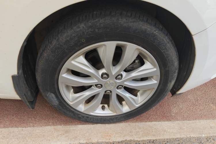 Used Buick GT 2021 Exemplar 1.5L Automatic Elite Version Right Front Wheel Hub
