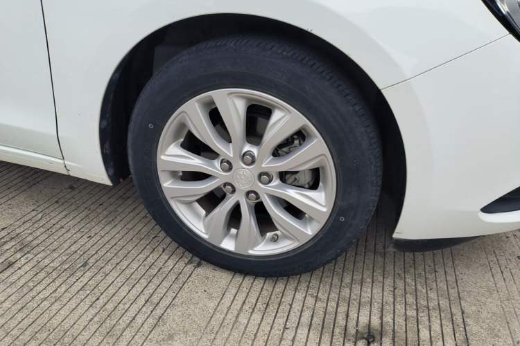 Used Buick GT 2021 Exemplar 1.5L Automatic Elite Version Right Front Wheel Hub