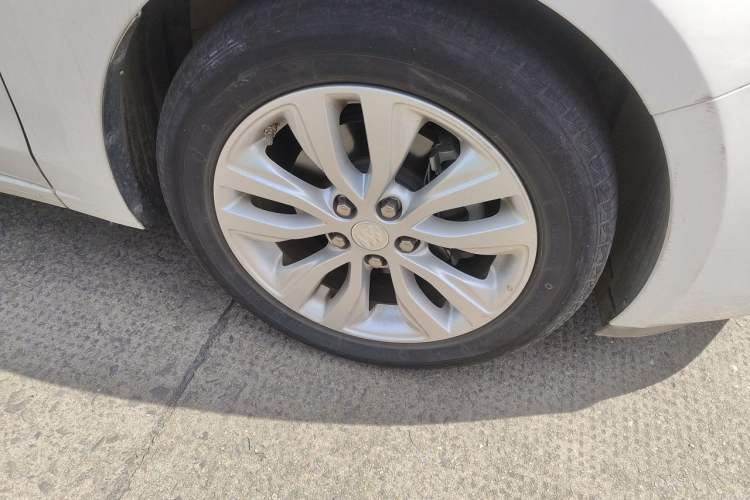 Used Buick GT 2021 Exemplar 1.5L Automatic Elite Version Right Front Wheel Hub