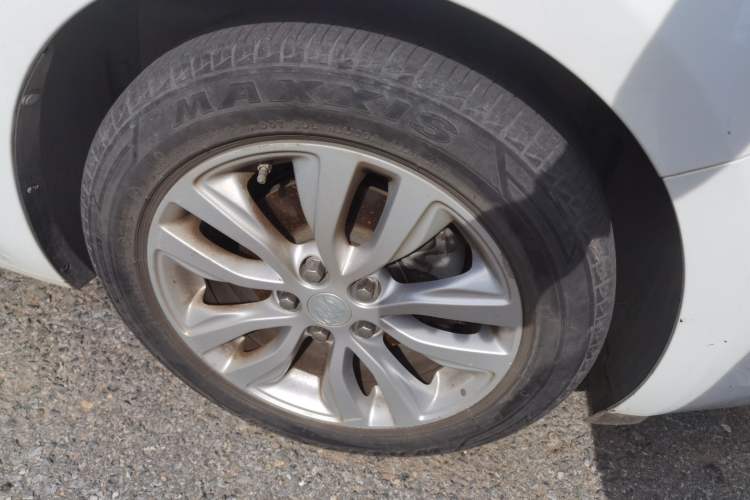 Used Buick GT 2021 Revised Version Flagship 1.5L Automatic Elite Edition Right Front Wheel Hub