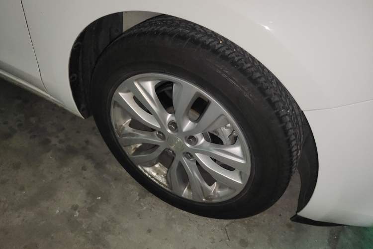 Used Buick GT 2021 Revised Version Flagship 1.5L Automatic Elite Edition Right Front Wheel Hub