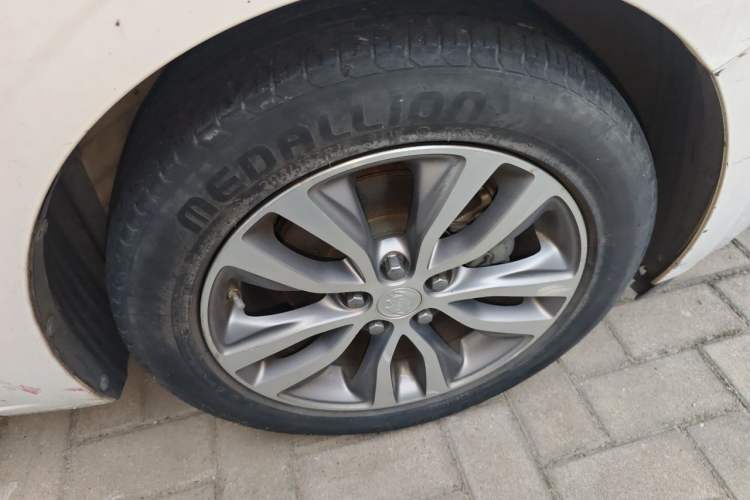 Used Buick GT 2021 1.3T Automatic Mild Hybrid Elite Version Right Front Wheel Hub