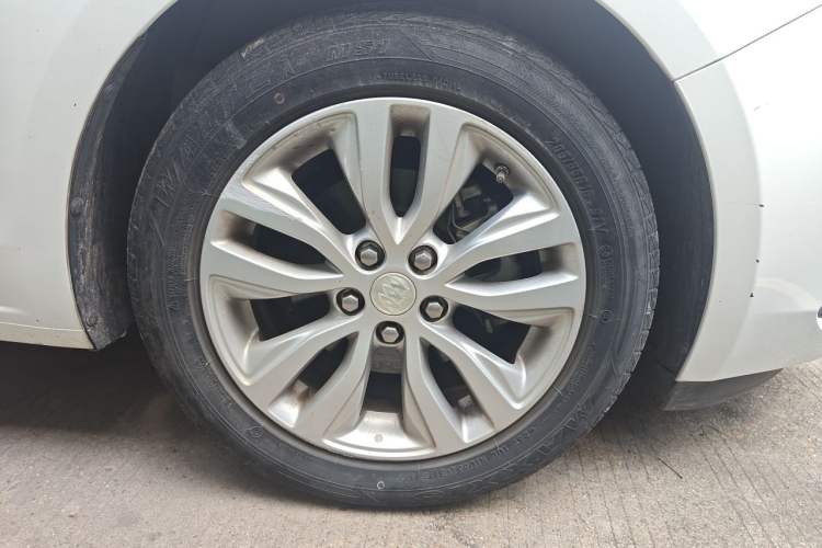 Used Buick GT 2021 Exemplar 1.5L Automatic Elite Version Right Front Wheel Hub