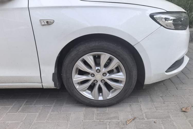 Used Buick GT 2021 Revised Version Flagship 1.5L Automatic Elite Edition Right Front Wheel Hub