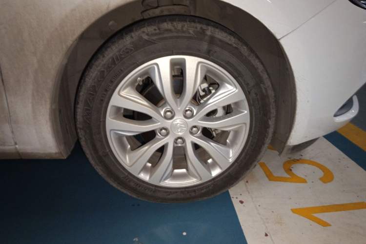 Used Buick GT 2021 Revised Version Flagship 1.5L Automatic Elite Edition Right Front Wheel Hub