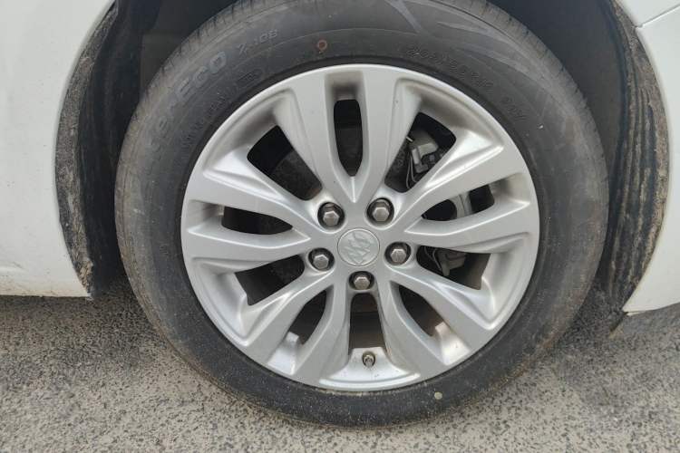 Used Buick GT 2021 Revised Version Flagship 1.5L Automatic Elite Edition Right Front Wheel Hub