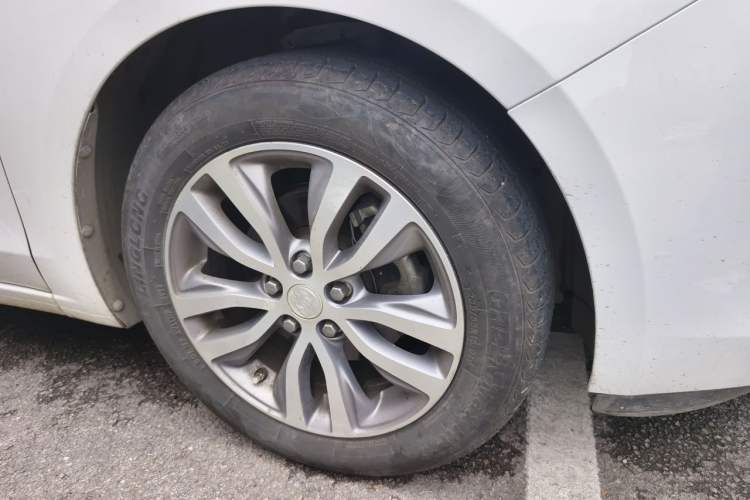 Used Buick GT 2021 1.3T Automatic Mild Hybrid Elite Version Right Front Wheel Hub