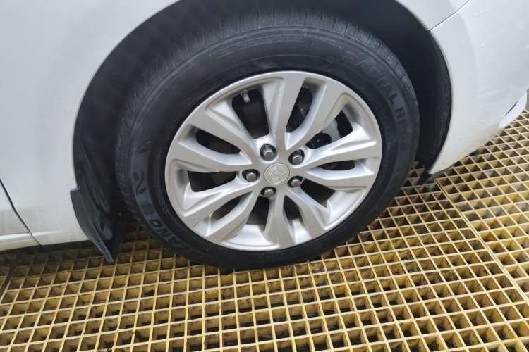 Used Buick GT 2021 Exemplar 1.5L Automatic Entry-Level Trim Right Front Wheel Hub
