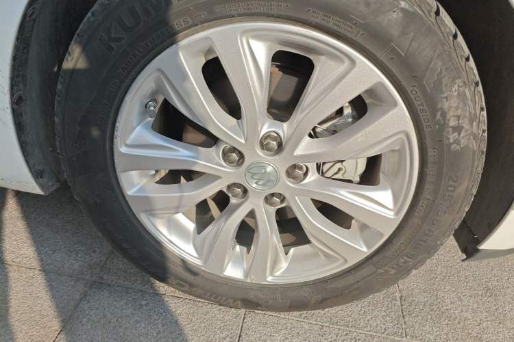 Used Buick GT 2021 Revised Version Flagship 1.5L Automatic Elite Edition Right Front Wheel Hub