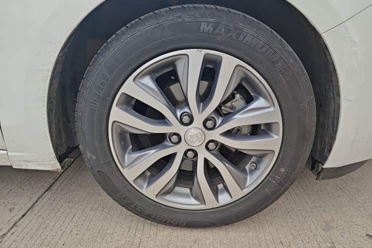 Used Buick GT 2021 1.3T Automatic Mild Hybrid Elite Version Right Front Wheel Hub