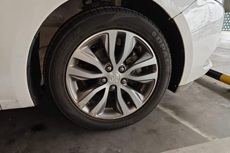 Used Buick GT 2021 1.3T Automatic Mild Hybrid Elite Version Right Front Wheel Hub