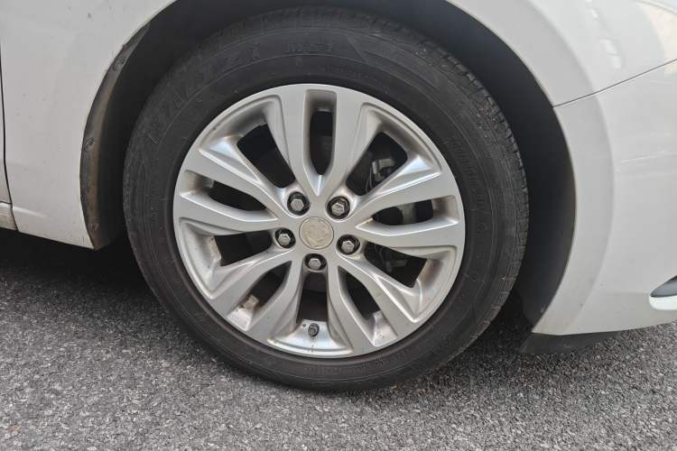 Used Buick GT 2021 Revised Version Flagship 1.5L Automatic Elite Edition Right Front Wheel Hub