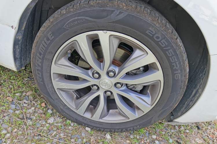 Used Buick GT 2021 Revised Version 1.3T Automatic Mild Hybrid Elite Edition Right Front Wheel Hub