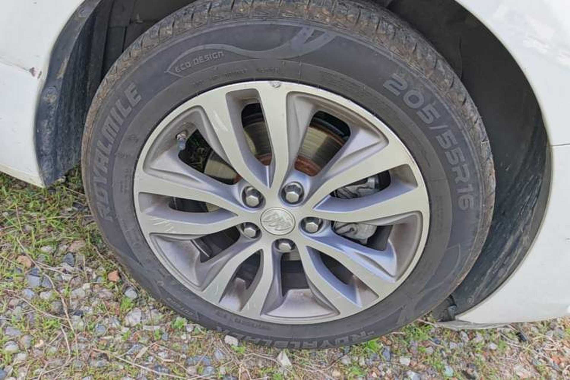 Used Buick GT 2021 Revised Version 1.3T Automatic Mild Hybrid Elite Edition Right Front Wheel Hub