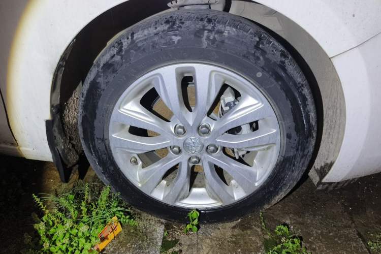 Used Buick GT 2021 Revised Version Flagship 1.5L Automatic Elite Edition Right Front Wheel Hub