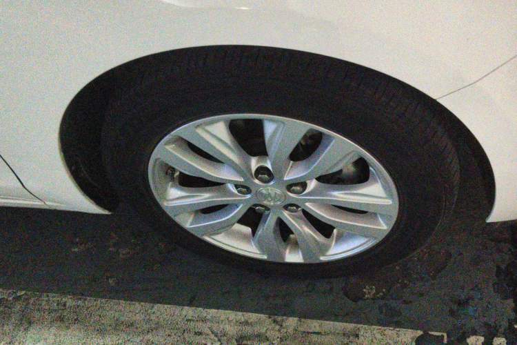 Used Buick GT 2021 Revised Version Flagship 1.5L Automatic Elite Edition Right Front Wheel Hub