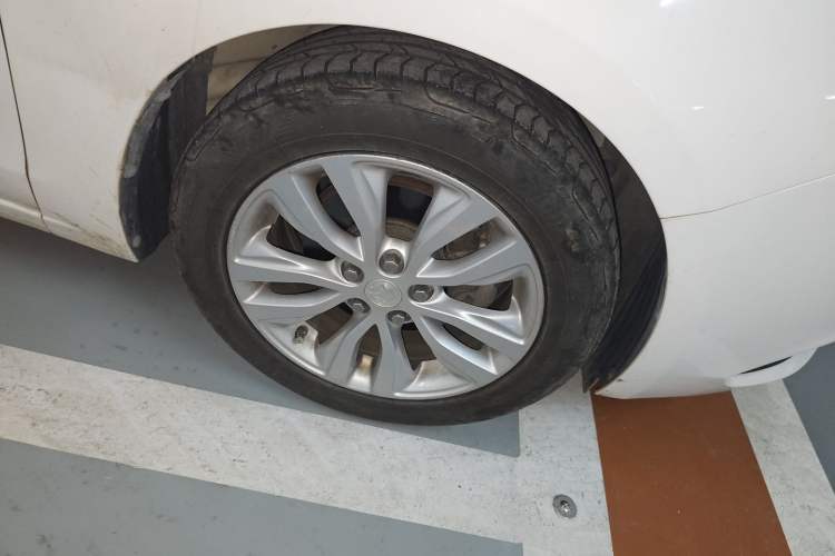 Used Buick GT 2021 Revised Version Flagship 1.5L Automatic Elite Edition Right Front Wheel Hub