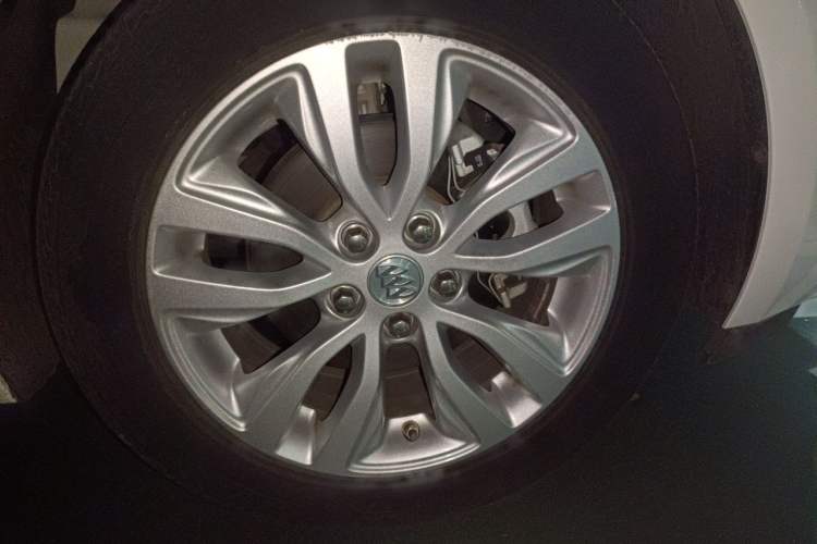 Used Buick GT 2021 Revised Version Flagship 1.5L Automatic Elite Edition Right Front Wheel Hub