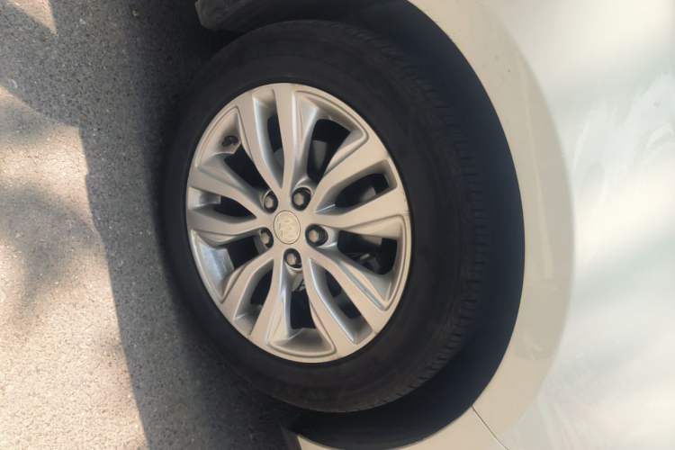 Used Buick GT 2021 Revised Version Flagship 1.5L Automatic Elite Edition Right Front Wheel Hub