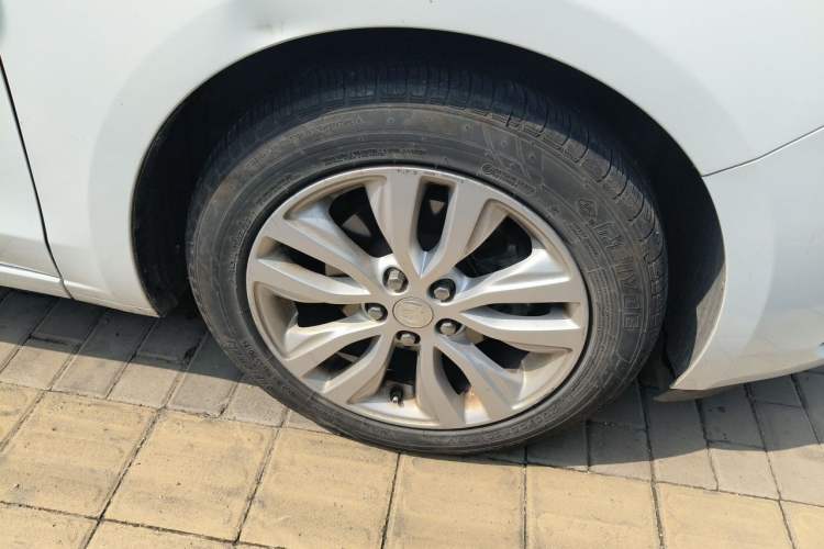 Used Buick GT 2021 Revised Version Flagship 1.5L Automatic Elite Edition Right Front Wheel Hub