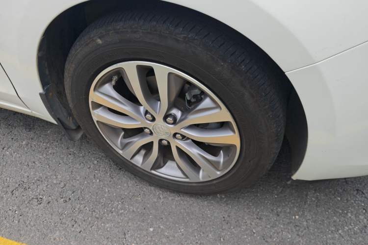 Used Buick GT 2021 Revised Version 1.3T Automatic Mild Hybrid Elite Edition Right Front Wheel Hub