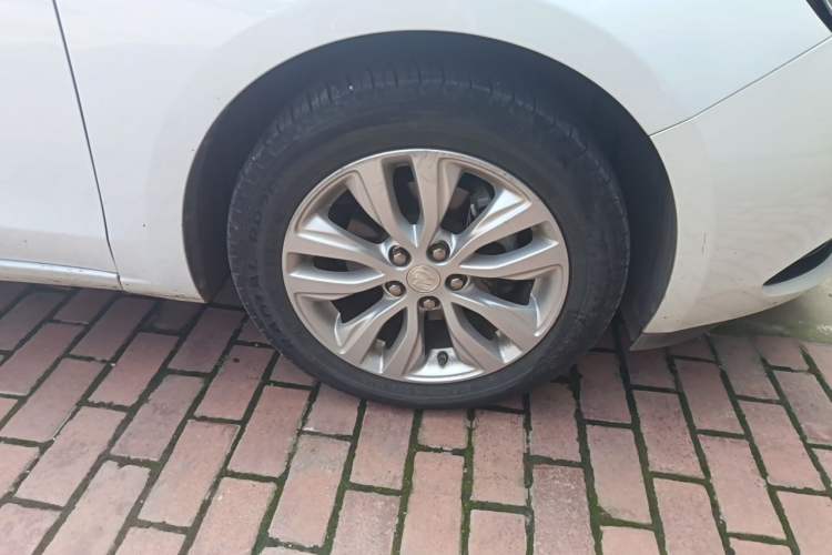 Used Buick GT 2021 Revised Version Flagship 1.5L Automatic Elite Edition Right Front Wheel Hub