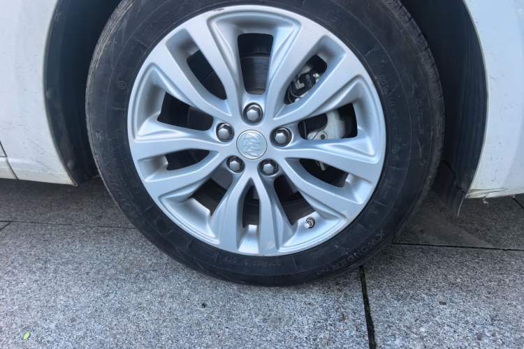 Used Buick GT 2021 Exemplar 1.5L Automatic Elite Version Right Front Wheel Hub