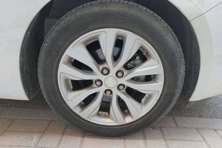 Used Buick GT 2021 Revised Version Flagship 1.5L Automatic Elite Edition Right Front Wheel Hub