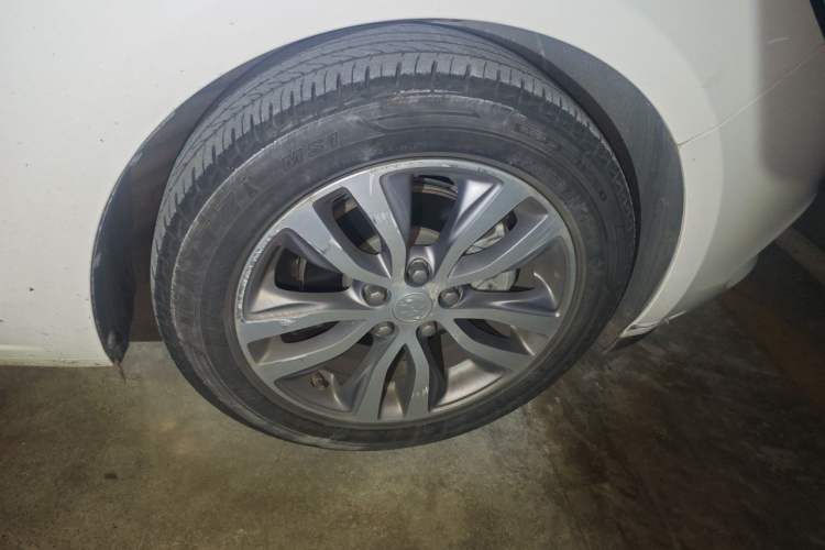 Used Buick GT 2021 Revised Version 1.3T Automatic Mild Hybrid Elite Edition Right Front Wheel Hub