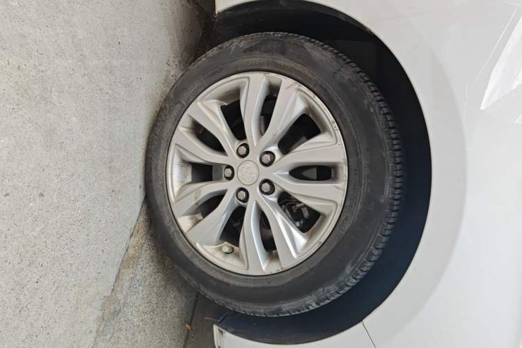 Used Buick GT 2021 Revised Version Flagship 1.5L Automatic Elite Edition Right Front Wheel Hub