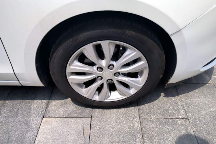 Used Buick GT 2021 Exemplar 1.5L Automatic Entry-Level Trim Right Front Wheel Hub