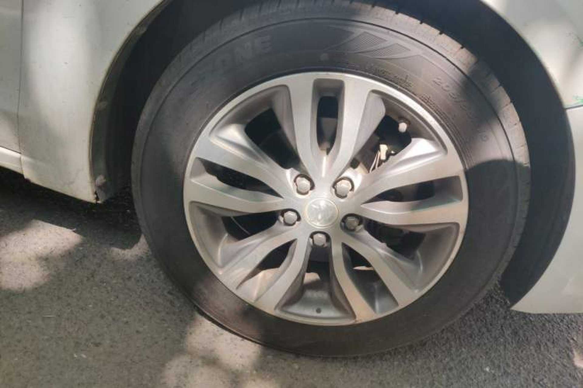 Used Buick GT 2021 Revised Version 1.3T Automatic Mild Hybrid Elite Edition Right Front Wheel Hub