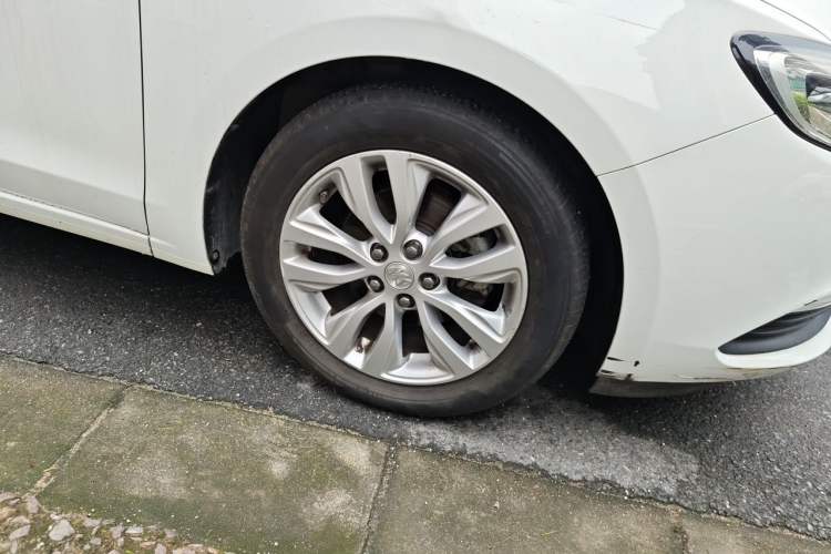 Used Buick GT 2021 Exemplar 1.5L Automatic Elite Version Right Front Wheel Hub