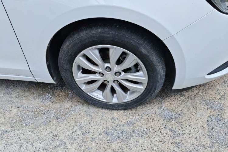 Used Buick GT 2021 Revised Version Flagship 1.5L Automatic Elite Edition Right Front Wheel Hub