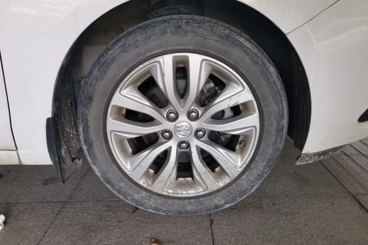 Used Buick GT 2021 Exemplar 1.5L Automatic Elite Version Right Front Wheel Hub