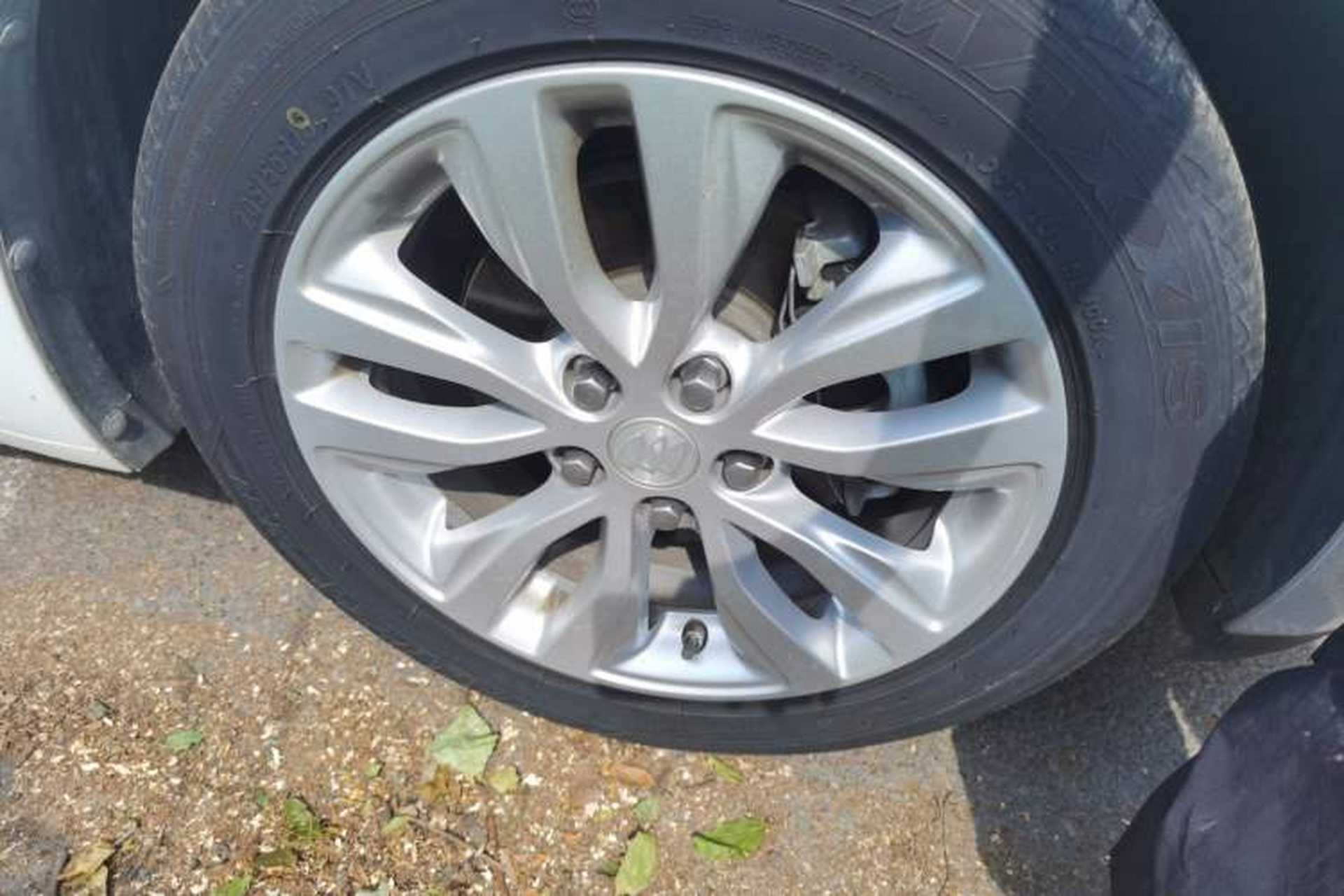 Used Buick GT 2021 Revised Version Flagship 1.5L Automatic Elite Edition Right Front Wheel Hub