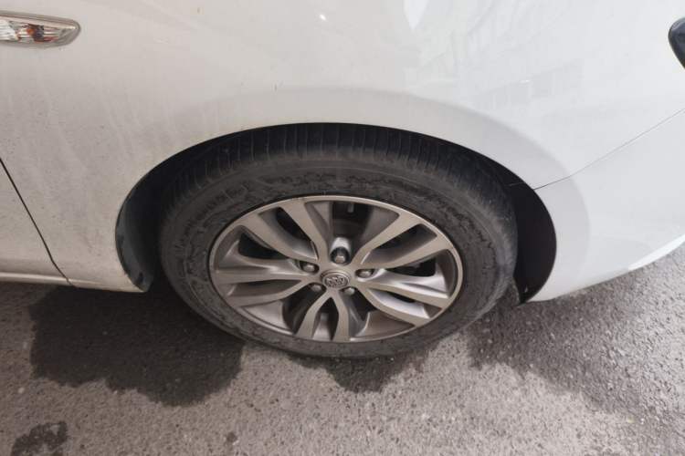 Used Buick GT 2021 1.3T Automatic Mild Hybrid Elite Version Right Front Wheel Hub