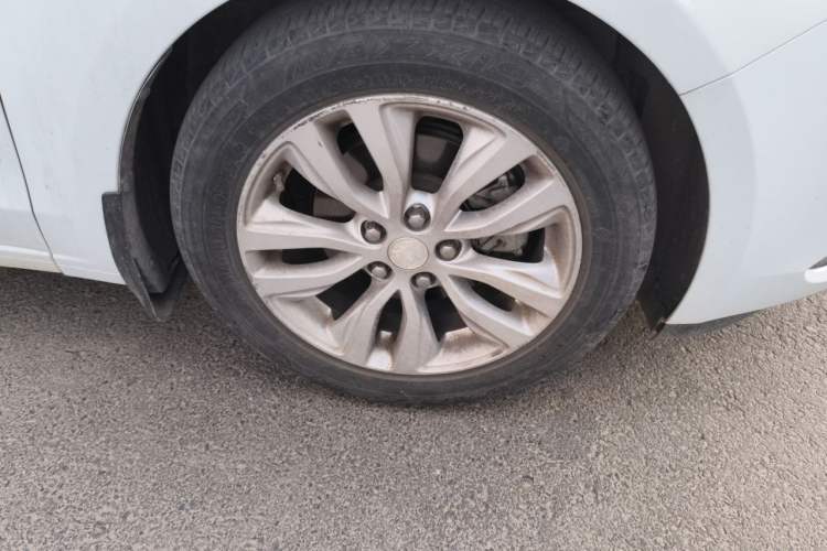 Used Buick GT 2021 Revised Version Flagship 1.5L Automatic Entry-Level Trim Right Front Wheel Hub