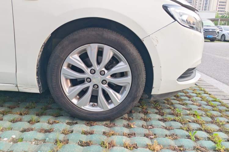 Used Buick GT 2021 Revised Version Flagship 1.5L Automatic Elite Edition Right Front Wheel Hub