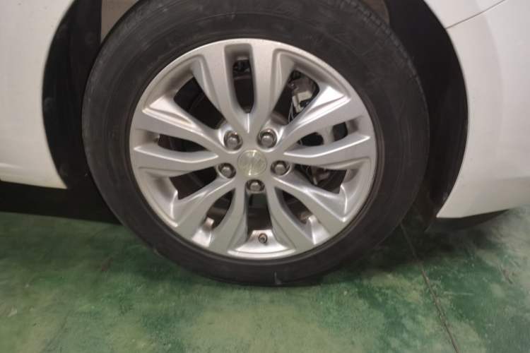 Used Buick GT 2021 Revised Version Flagship 1.5L Automatic Elite Edition Right Front Wheel Hub