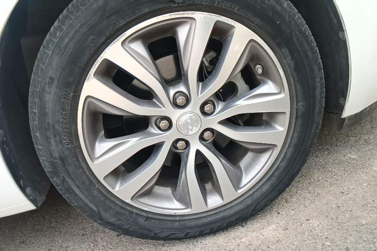 Used Buick GT 2021 Revised Version 1.3T Automatic Mild Hybrid Elite Edition Right Front Wheel Hub