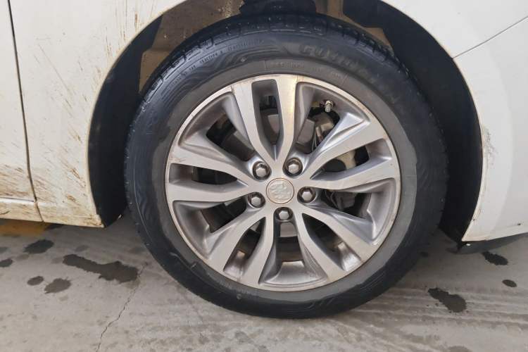 Used Buick GT 2021 1.3T Automatic Mild Hybrid Elite Version Right Front Wheel Hub