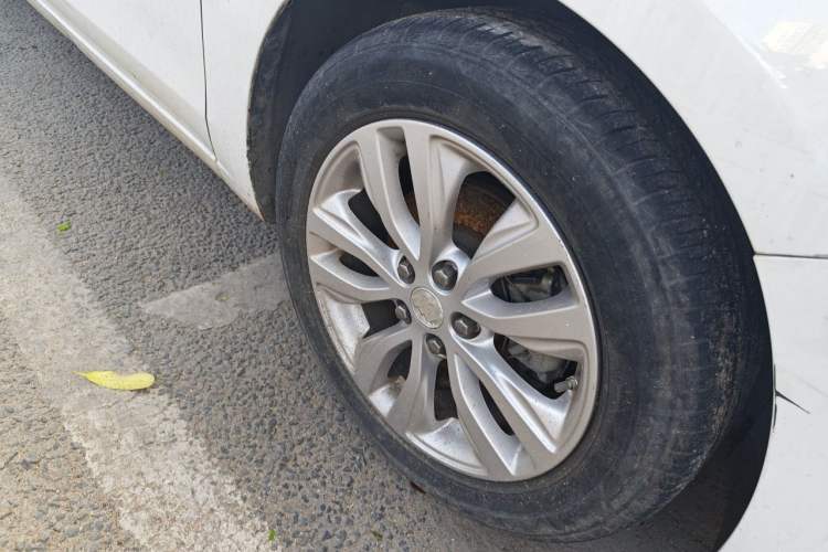 Used Buick GT 2021 Revised Version Flagship 1.5L Automatic Elite Edition Right Front Wheel Hub