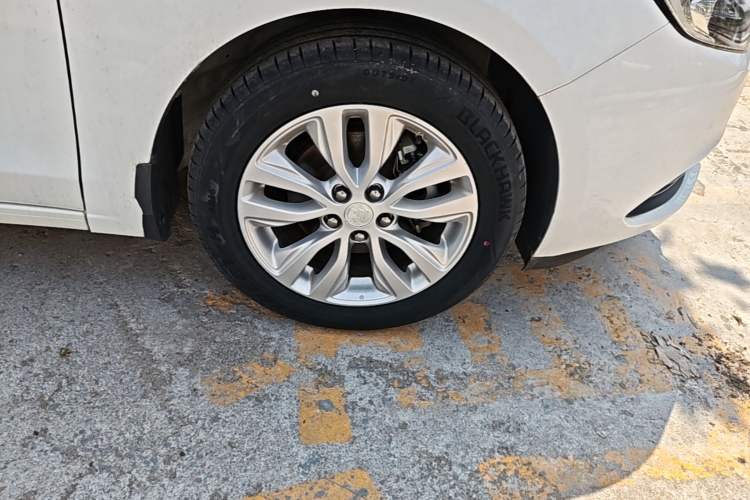 Used Buick GT 2021 Revised Version Flagship 1.5L Automatic Elite Edition Right Front Wheel Hub