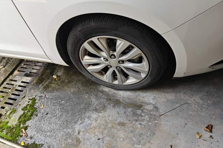 Used Buick GT 2021 Revised Version Flagship 1.5L Automatic Elite Edition Right Front Wheel Hub